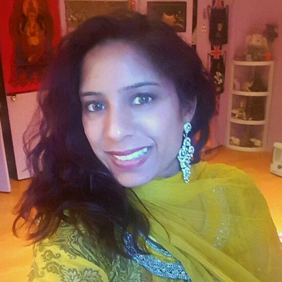 Meet your Posher, Anaya t. - Picture 1 of 1